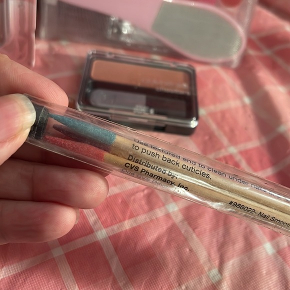 🎈SALE🎈🎀#10.MAKEUP BUNDLE🎀 - Picture 5 of 10